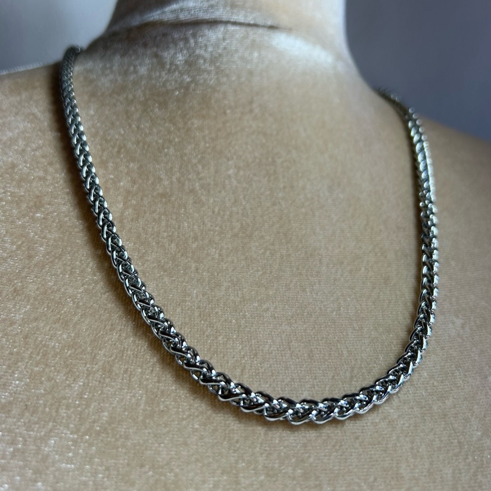 Elegant Silver tone Chain Necklace